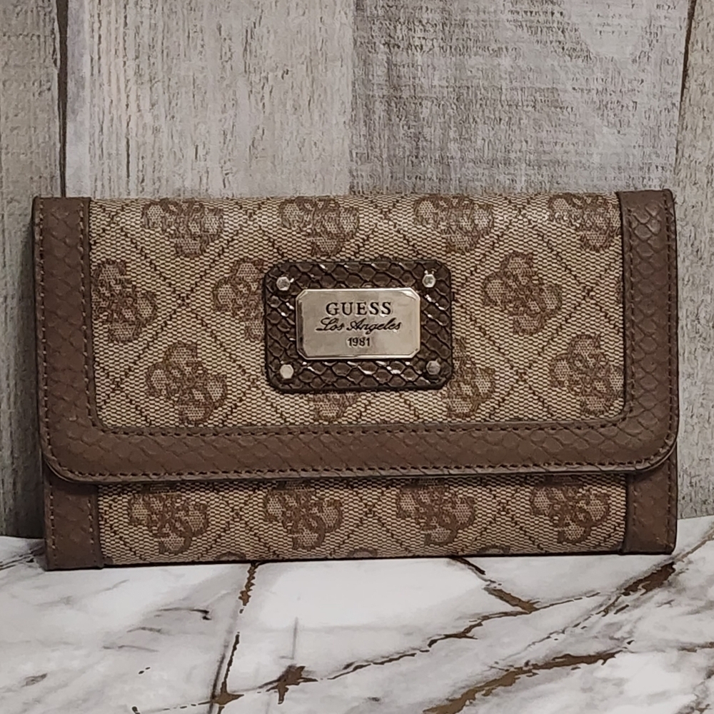 🌷NWOT Vintage GUESS Signature Brown and Tan Wallet🌷